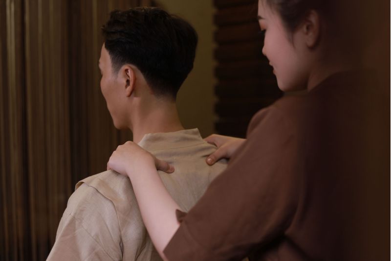 Massage Hồng Quang Giảm Đau Mỏi Cổ Vai Gáy