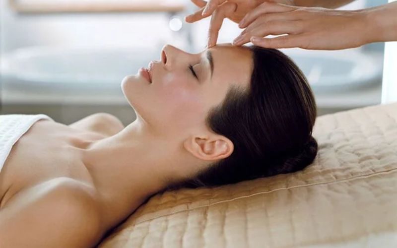 Cách bấm huyệt huêts buồn ngủ