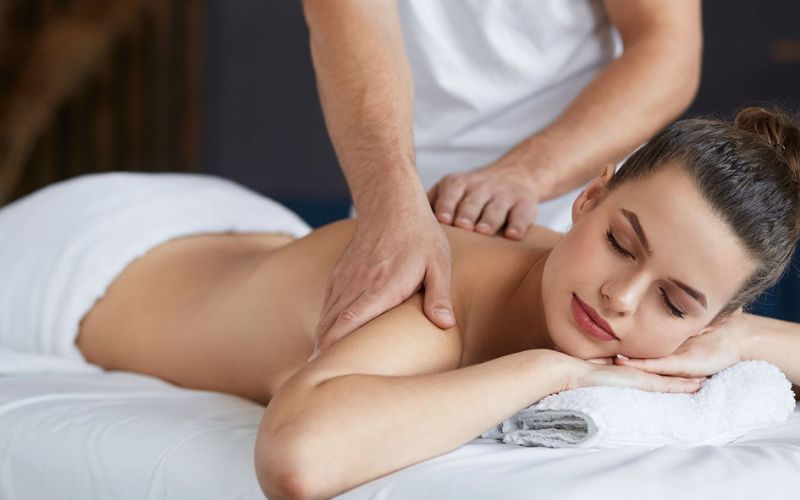 massage-body-g om-nhung-gi-3. jpg