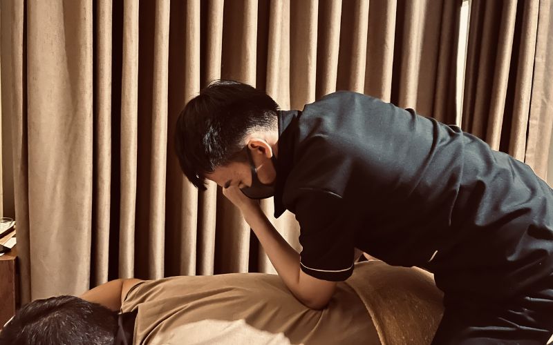 Massage đá nóng kiểu Nhật