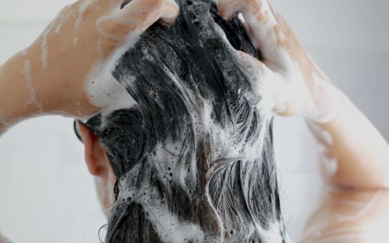 Cần chú ý khi gội đầu vào sáng sớm